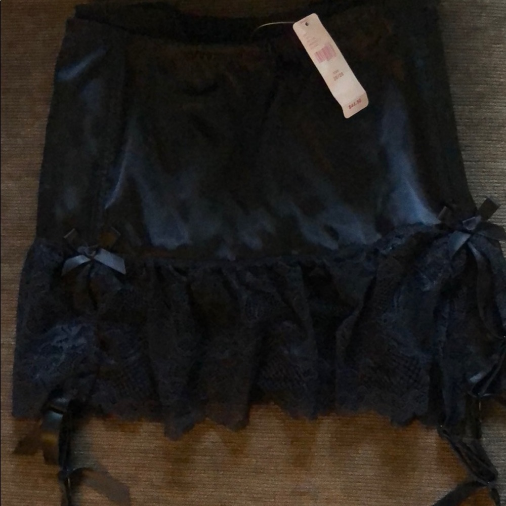 Cacique skirted garter belt NWT